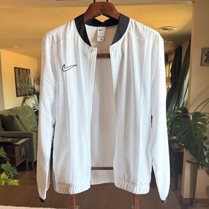 Nike Men's White and Black Windbreaker